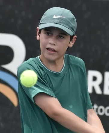 El dominicano Miguel Baquero durante su partido.