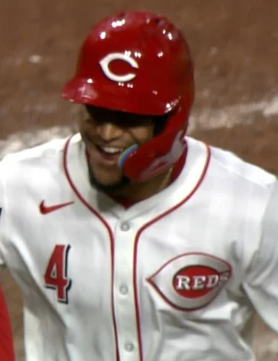 Santiago Espinal celebra luego de disparar el vuelacercas.