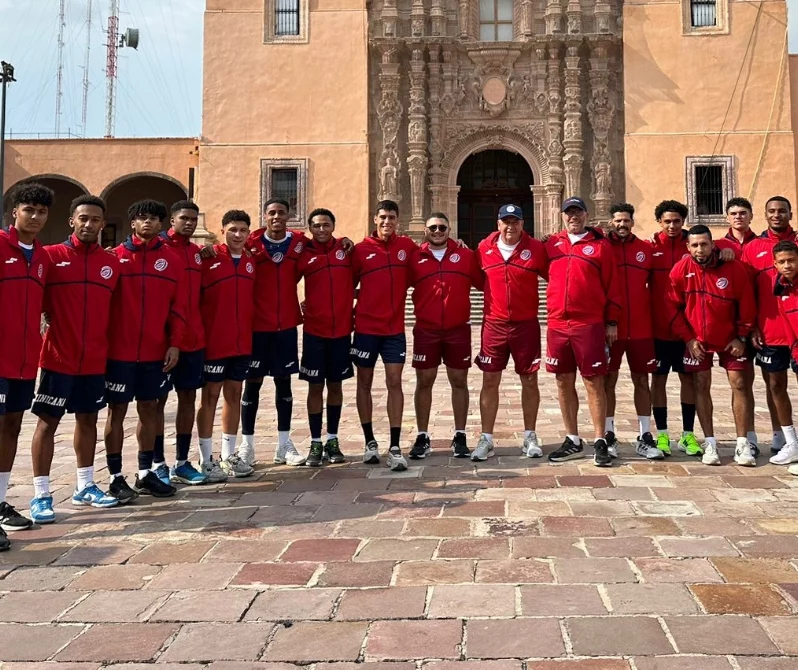 Integrantes   equipo dominicano U-20 entrena en México.