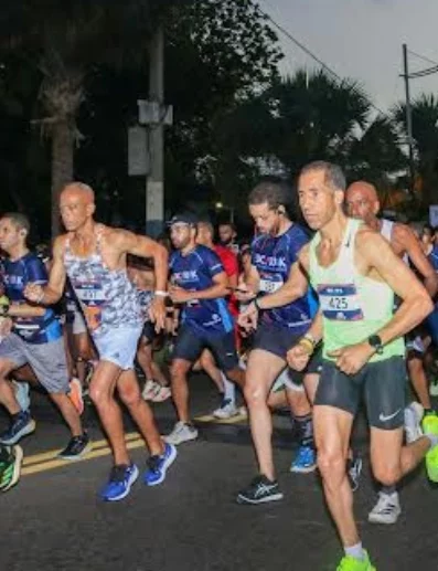 Salida de los atletas en el XII maratón Corre 10K.