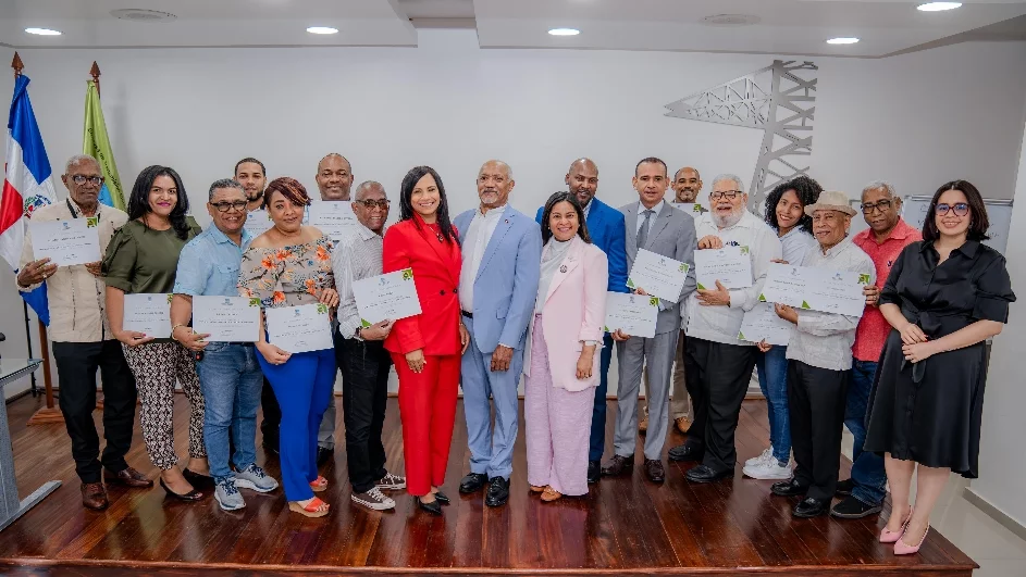 Los periodistas que participaron en el taller.