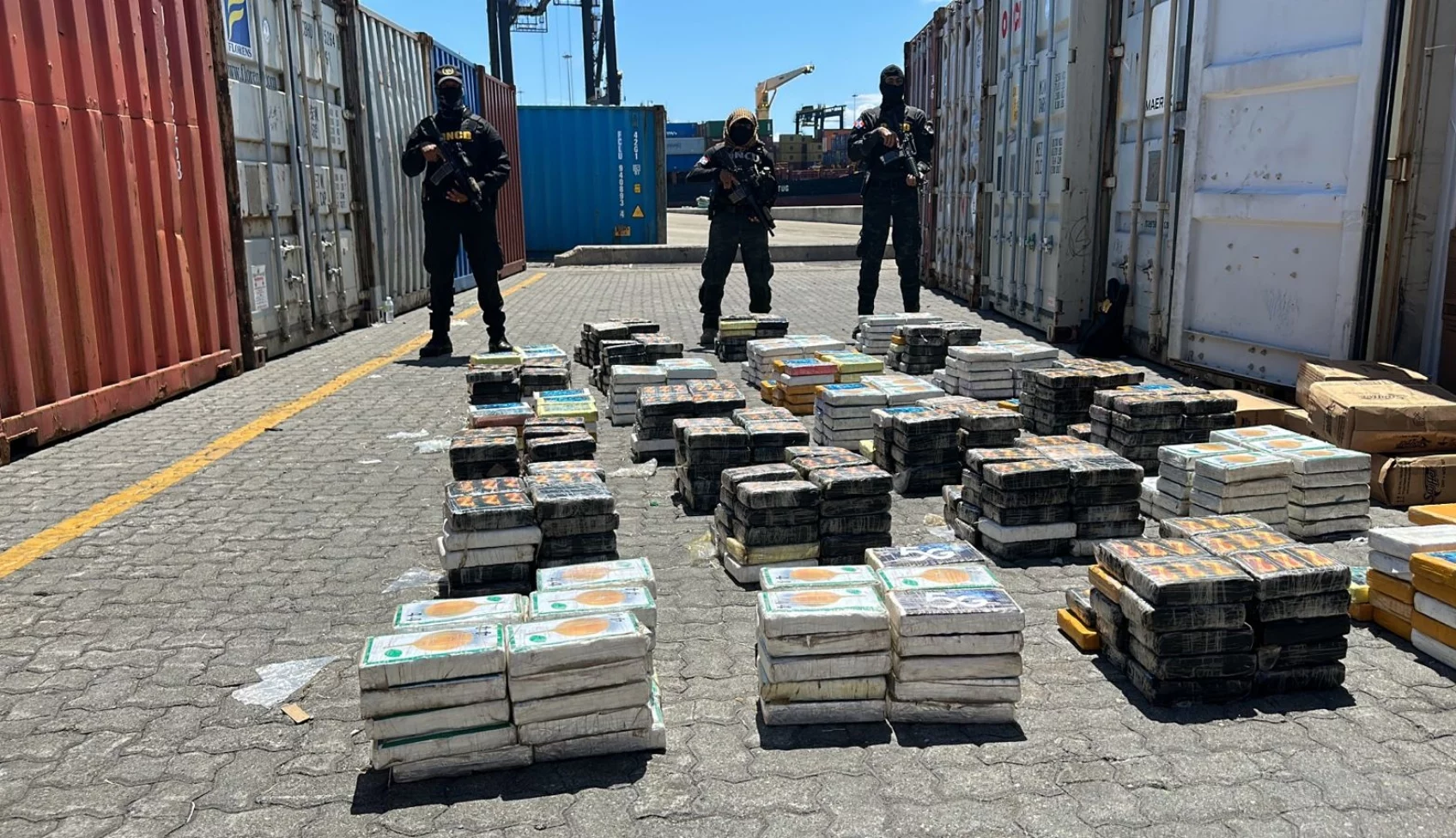 El uso de rayos equis, escáneres y el intercambio de informaciones ha facilitado   decomisos en los puertos.  FOTOs de archivo
