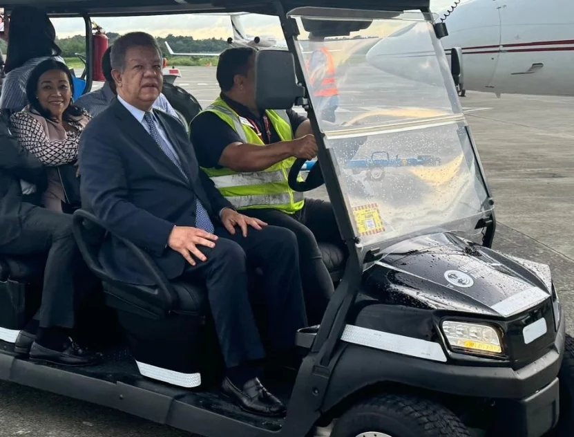 El expresidente Leonel Fernández fue traído desde Venezuela en un avión de Sky Cana contratado por el Gobierno dominicano.