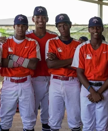 Integrantes del equipo Orange que ganó torneo.