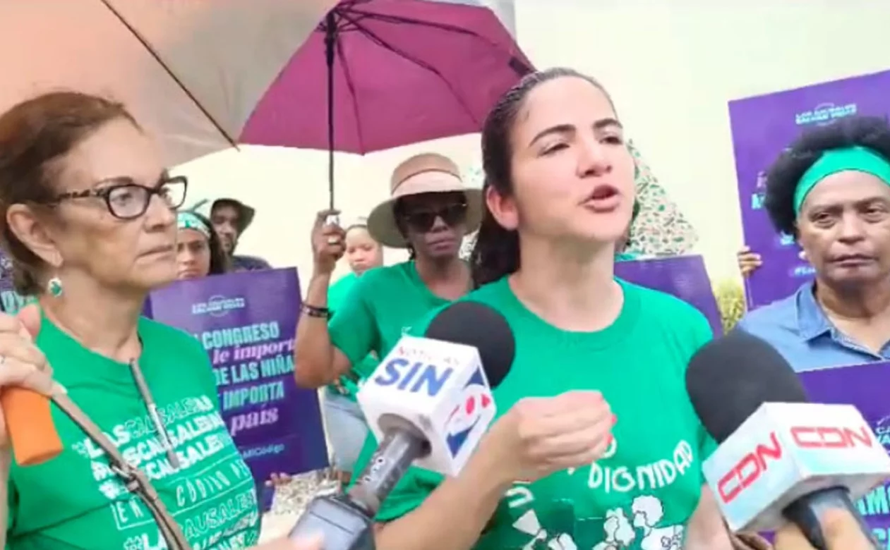 Mujeres protestaron ayer contra aprobación del Código Penal sin causales.  LLenis Jiménez