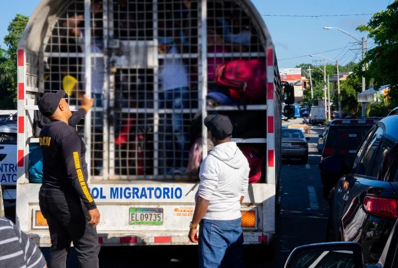 Operativo de autoridades contra indocumentados.