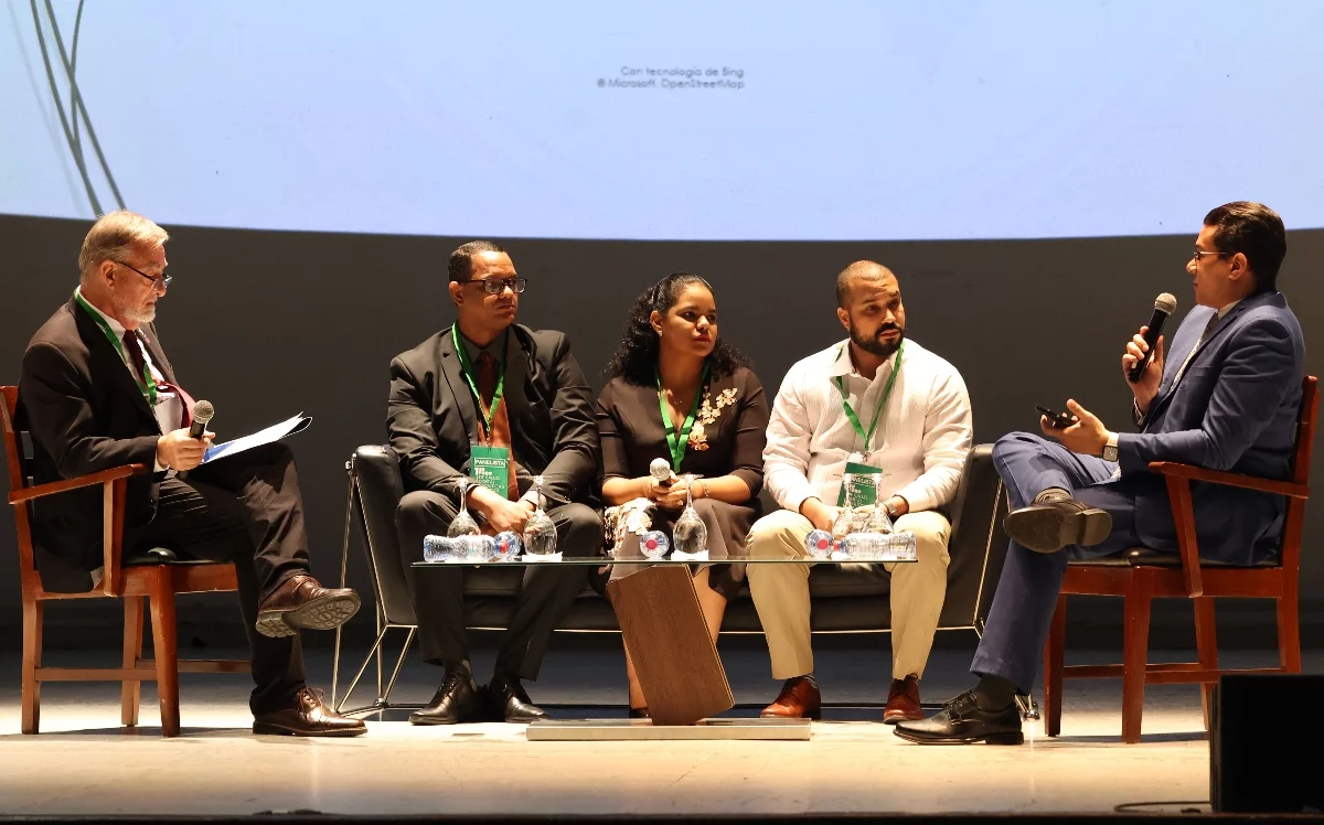 Especialistas en foro  Salud Digital de la UNPHU. Elieser Tapia