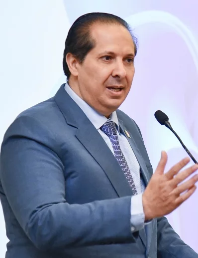 Ministro Víctor Atallah impartió taller. fuente externa