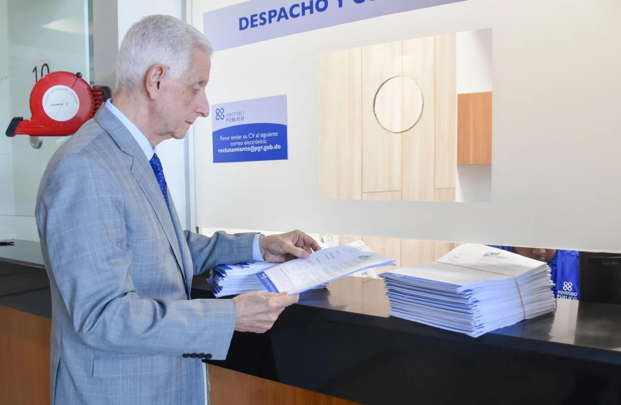 Tesorero de  Seguridad Social, Henry Sahdalá, al depositar denuncias en el Ministerio Público.