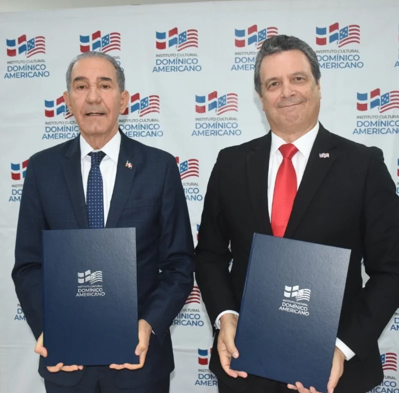 Franklin  García Fermín y  Ramón Sosa tras firmar alianza.