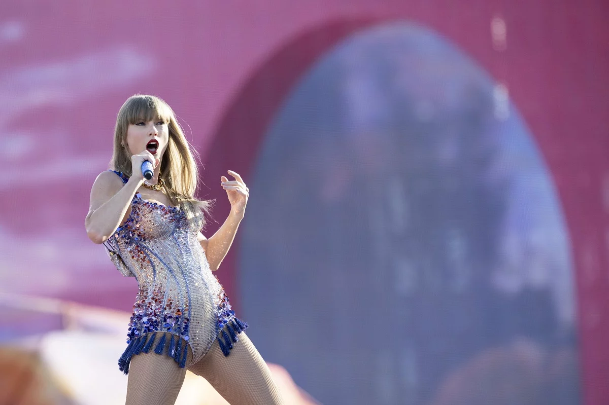 Taylor Swift fans wait for start of concert in Zurich
