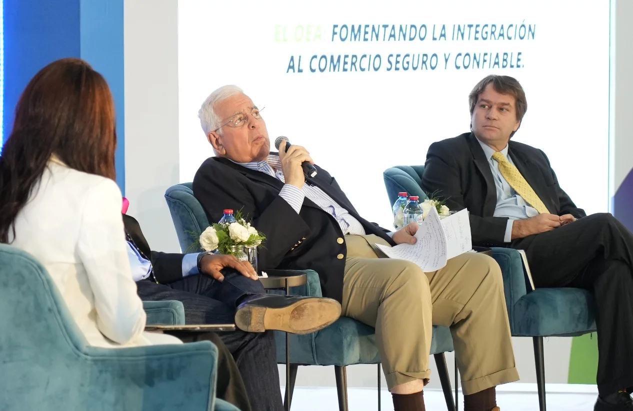 De 2,500 dólares que costaban los fletes  desde China, ahora cuestan entre  4,500   y 5,000 dólares.