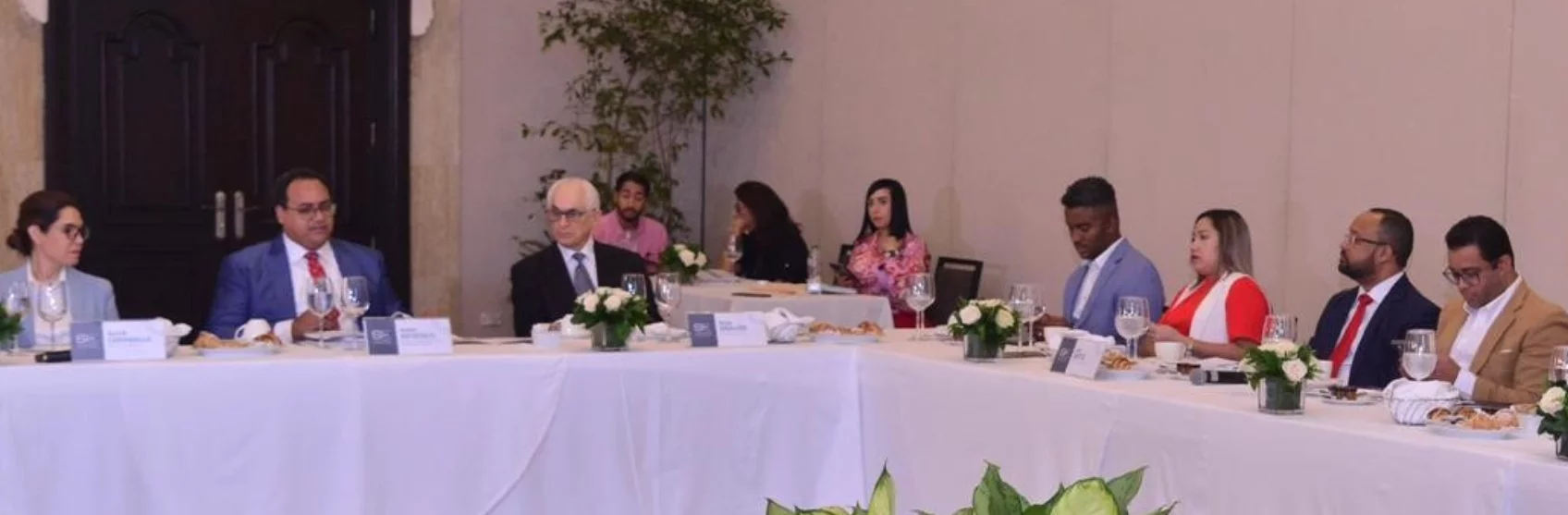 Directivos de  SIE en  encuentro con periodistas explicaron mejorarán cercanía con usuarios.