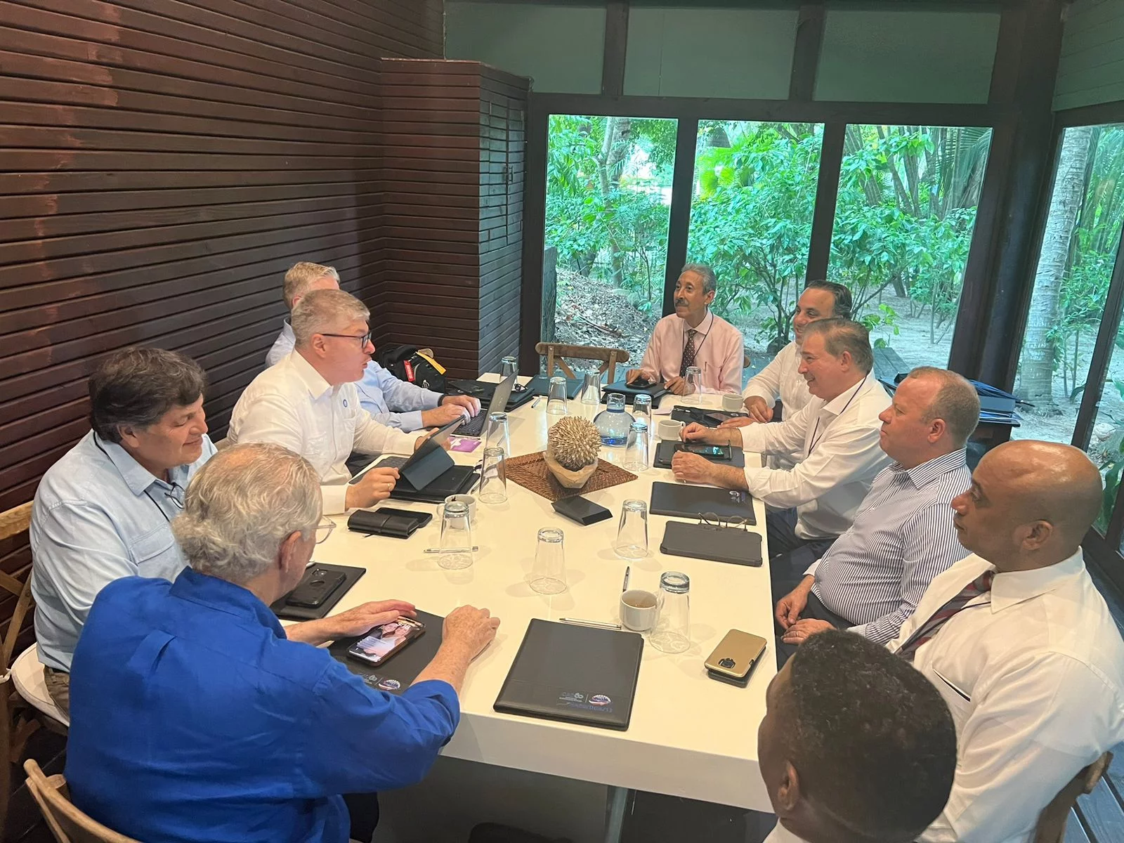 El director general del IDAC, Héctor Porcella junto a directivos de la OACI y delegados dominicanos en la reunión celebrada en Belice. (1) (1)