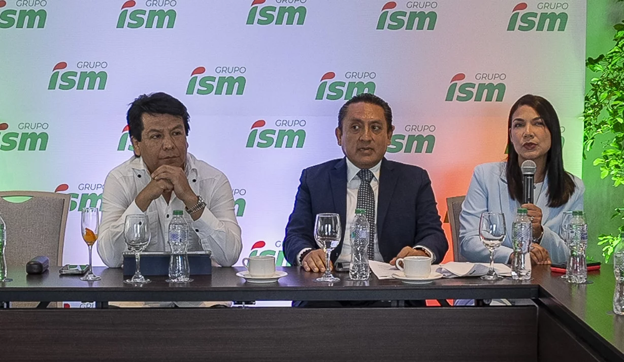 Ejecutivos ISM durante el encuentro con periodistas de diferentes medios de comunicación.