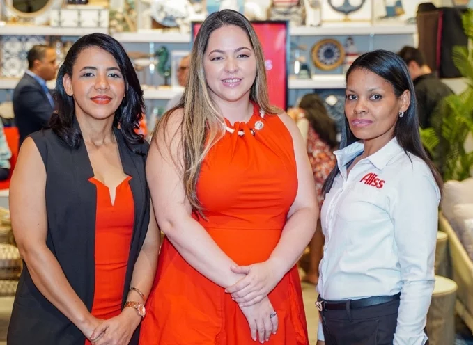 Lucelly Soriano, Sandra Infante y Yennys Castillo.