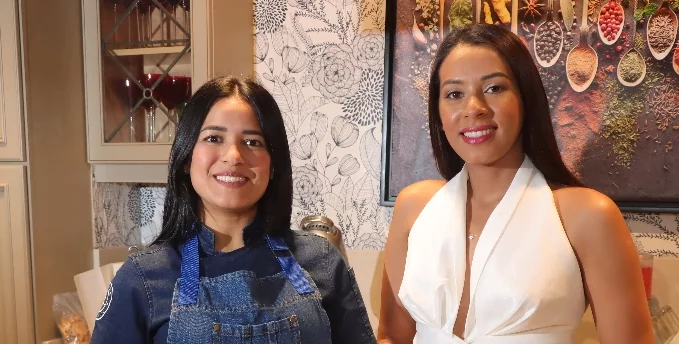 Daniela Cerna y Mayi Aristy.