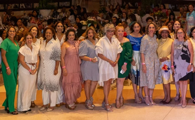 Las anfitrionas de la Tarde de Té, celebraron en el encuentro social.