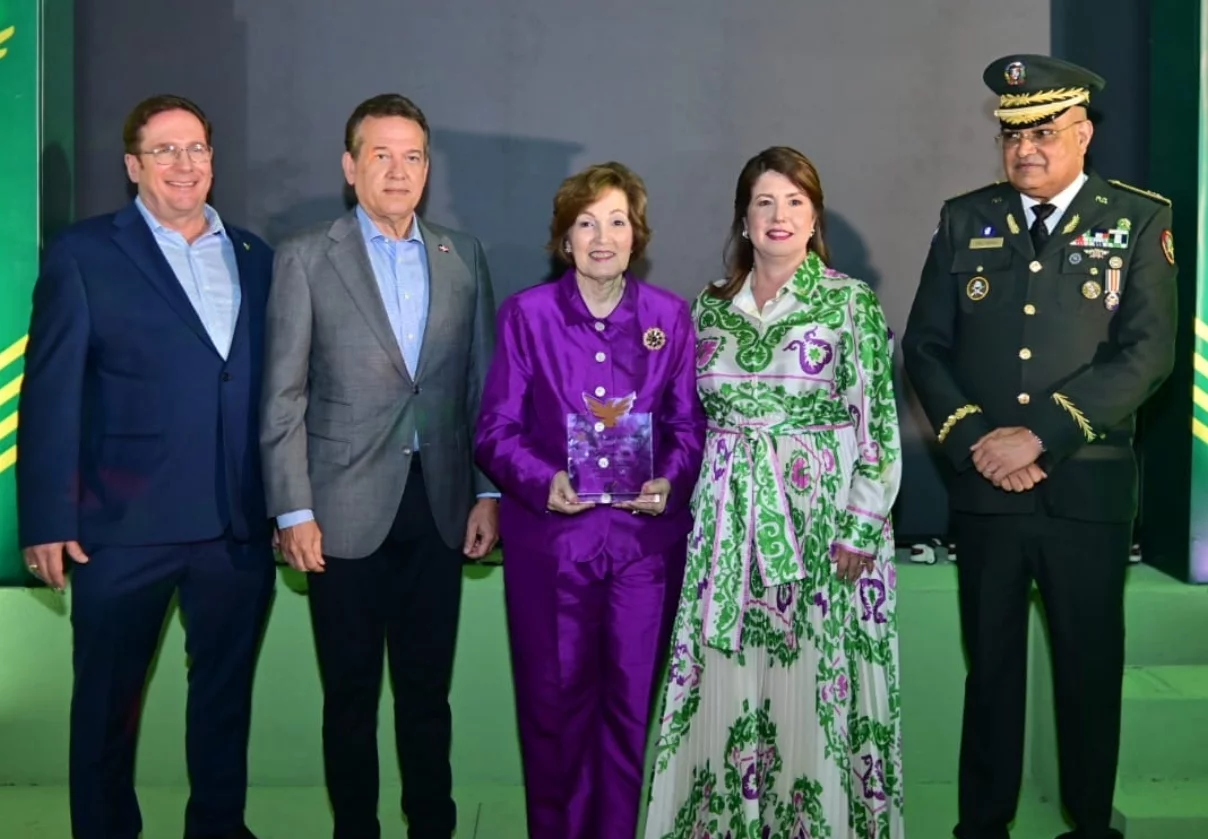 Mario Gamundi, Víctor -Ito- Bisonó, Clara Jimenes Alfau, Lucile Houellemont y Justo Orlando del Orbe Piña.