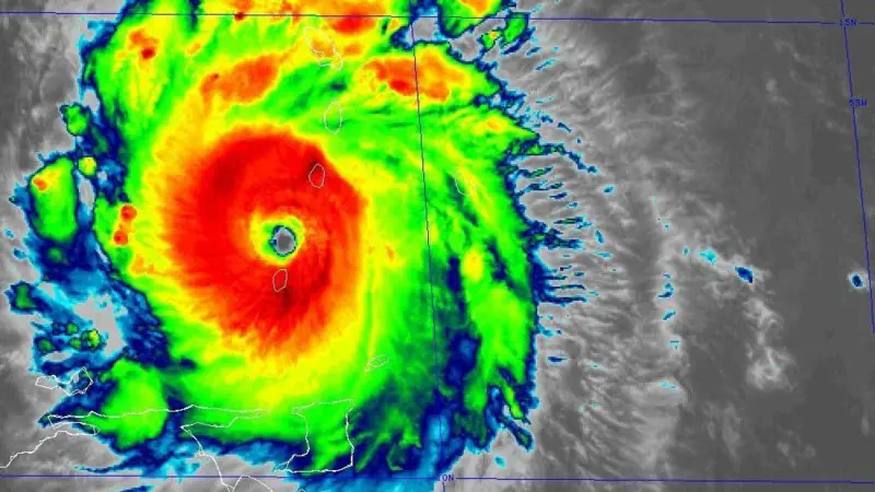 Beryl se fortaleció al tocar tierra en el Caribe. Ahora es un huracán Categoría 4 con vientos máximos sostenidos de 241 km/h.