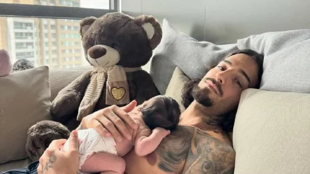 fotos-con-las-que-maluma-celebra-sus-primeros-15-dias-como-padre_1-focus-0.36-0.05-608-342