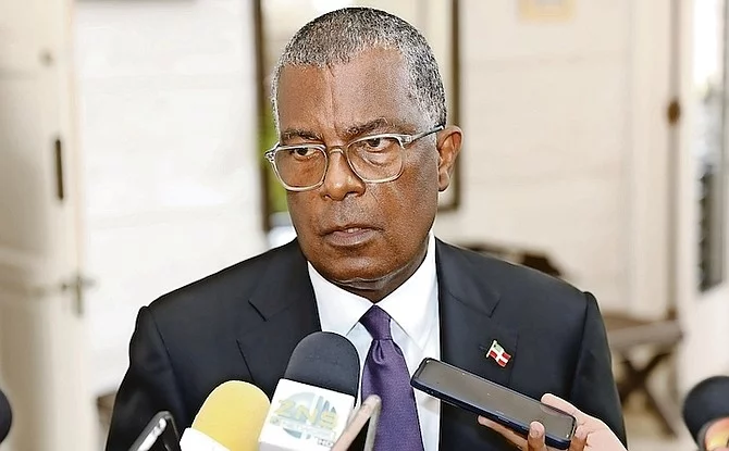 ministro de Asuntos Exteriores, Fred Mitchell,