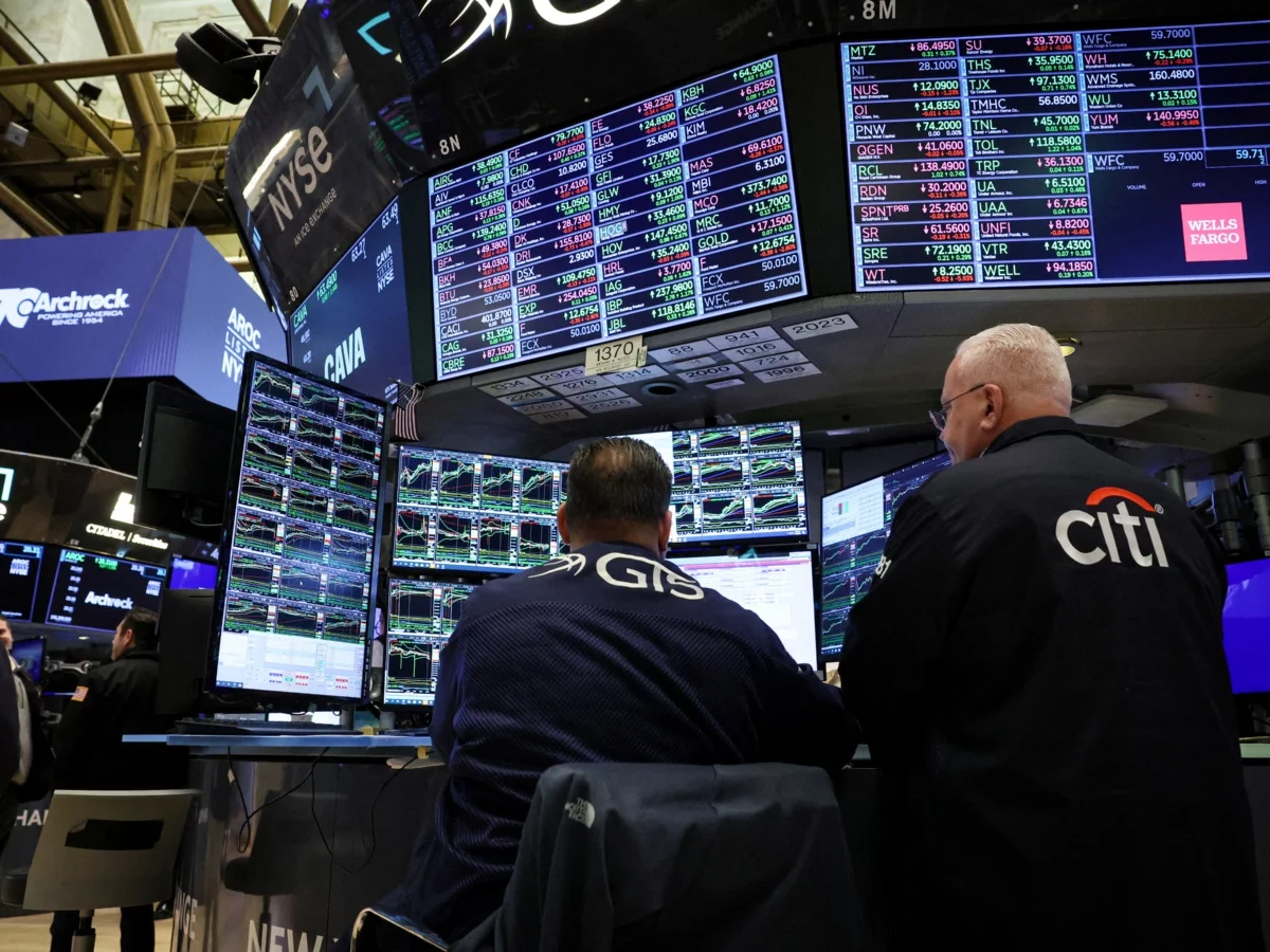 Wall Street cierra mixto