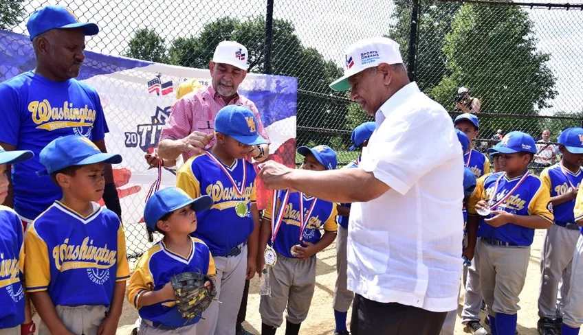 00000000000000000000 Concluye torneo de béisbol infantil en parque Crotona Park en El Bronx