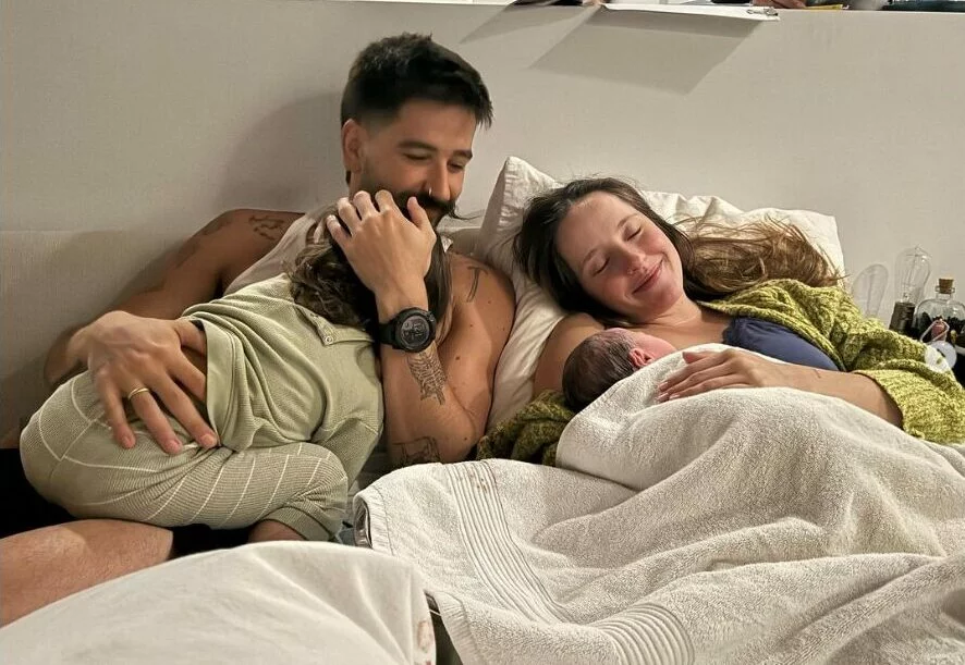 Camilo y Evaluna con sus hijos