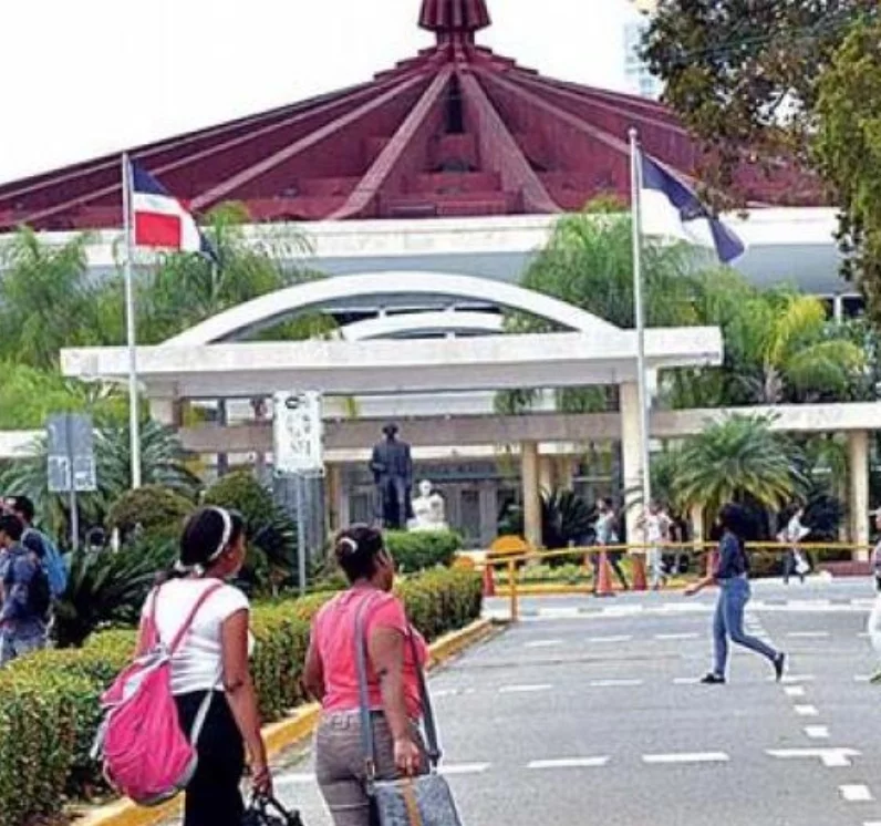 DE las aulas de la UASD han salido notables profesionales. Fuente externa