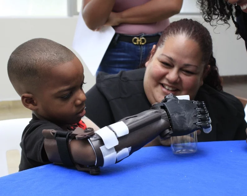 Yariselle Andújar, de 17 años, fue la diseñadora de prótesis.