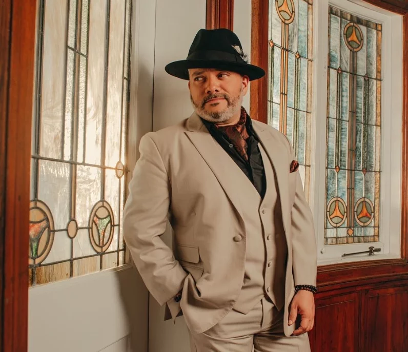 Pavel Núñez  tiene una larga trayectoria musical de 20 años.