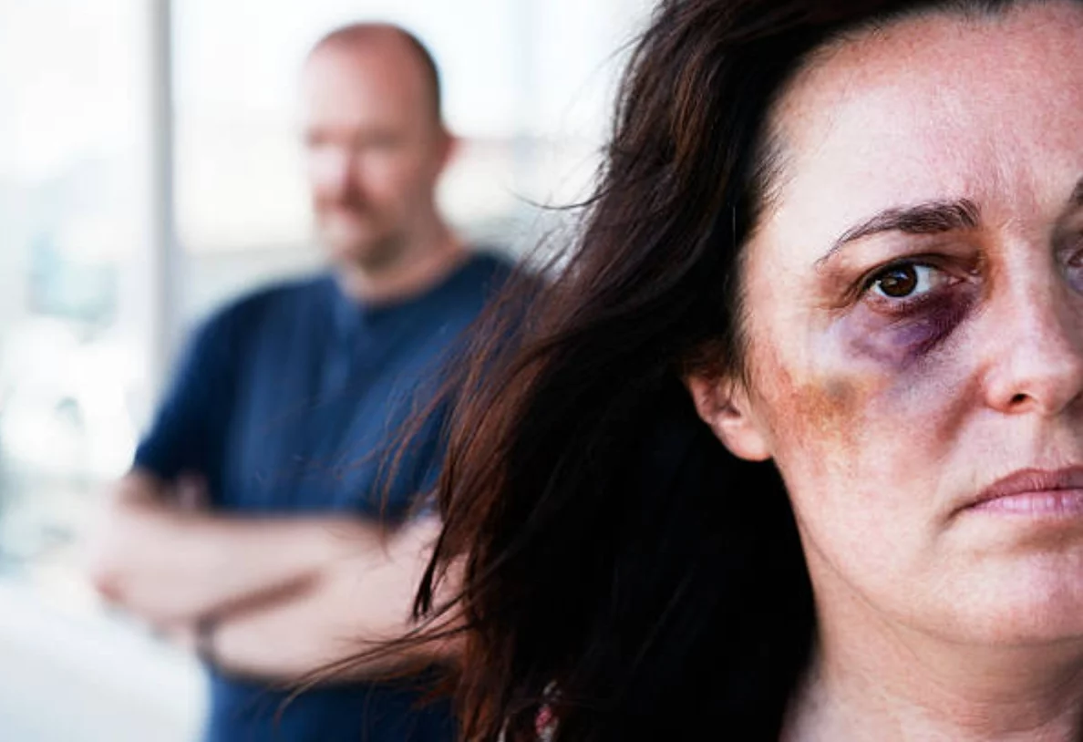 Las mujeres víctimas de violencia por los hombres con conduta violenta, viven con mayores niveles de vulnerabilidad.