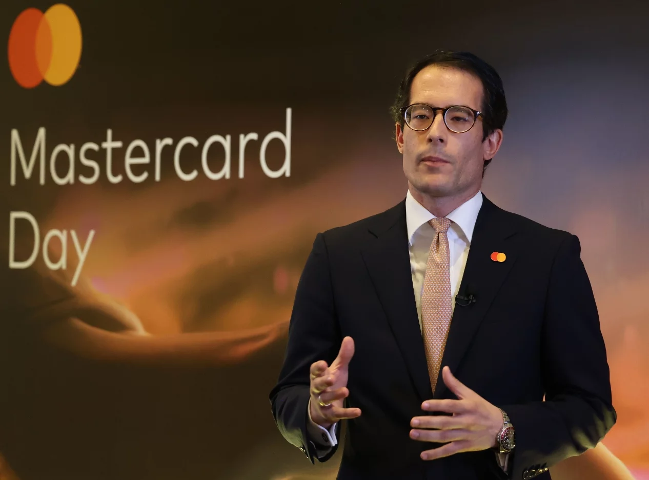 Alonso, gerente   para República Dominicana y Haití de  Mastercard, realiza  encuentro con la prensa.