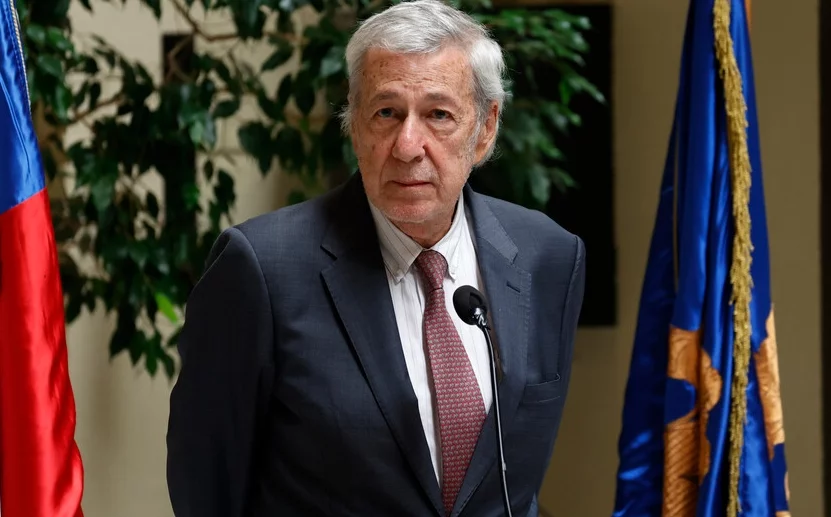 Alberto van Klaveren, canciller de Chile, busca una salida.