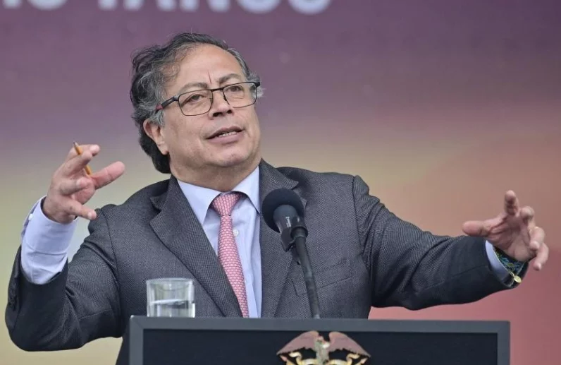 Gustavo Petro mantiene el diálogo de paz con el ELN.
