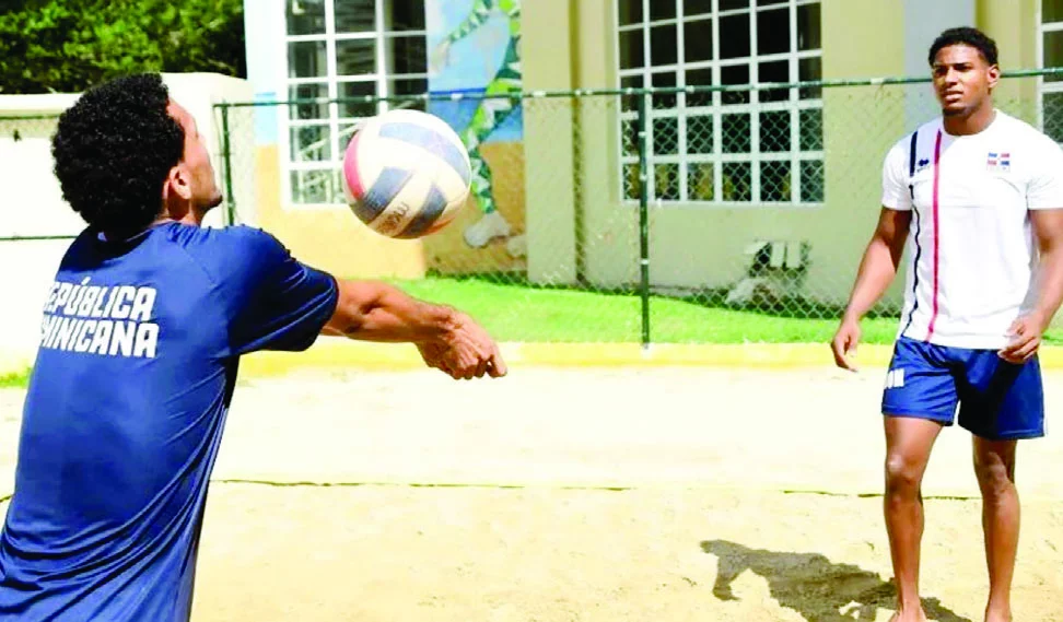 Oscar Martínez y Hayerling De Jesús  han jugado juntos por más de tres años dentro de la selección nacional de voley playa.