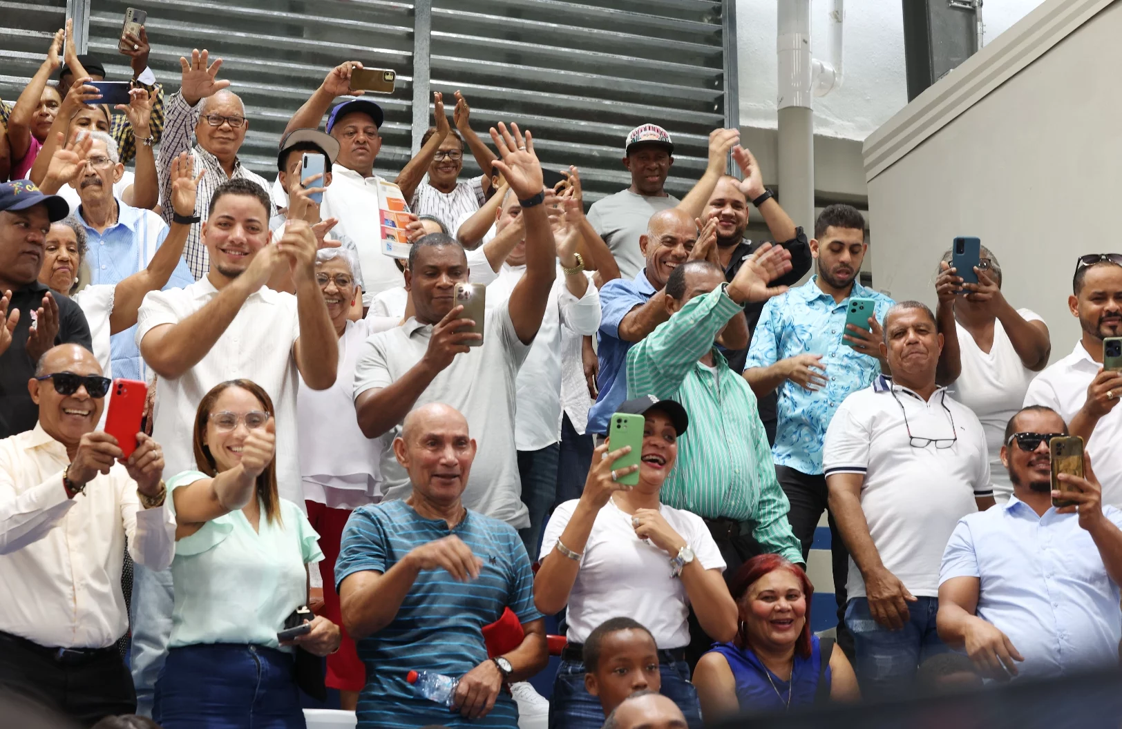 Entrega del  club polideportivo Huellas del Siglo.