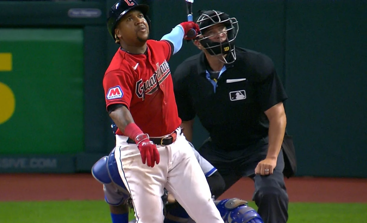 El dominicano José Ramírez sorprende con poder inusual para un jugador de su estatura.   ap