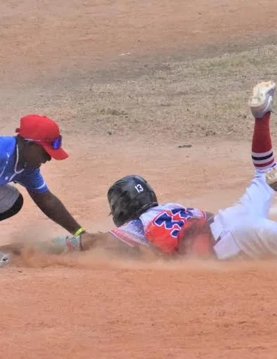 Un jugador dominicano se barre en el torneo Panam.