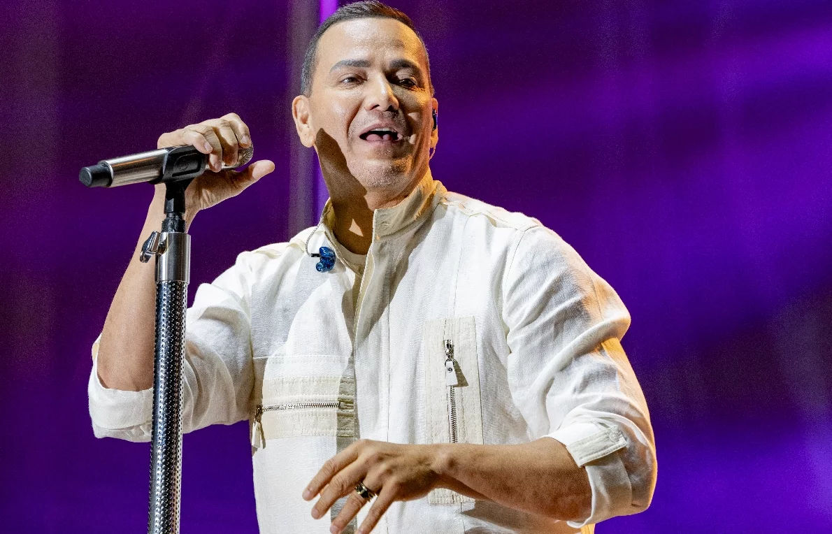 Sonero Víctor Manuelle recibe llaves de la ciudad de Nueva York y pone a cientos a bailar