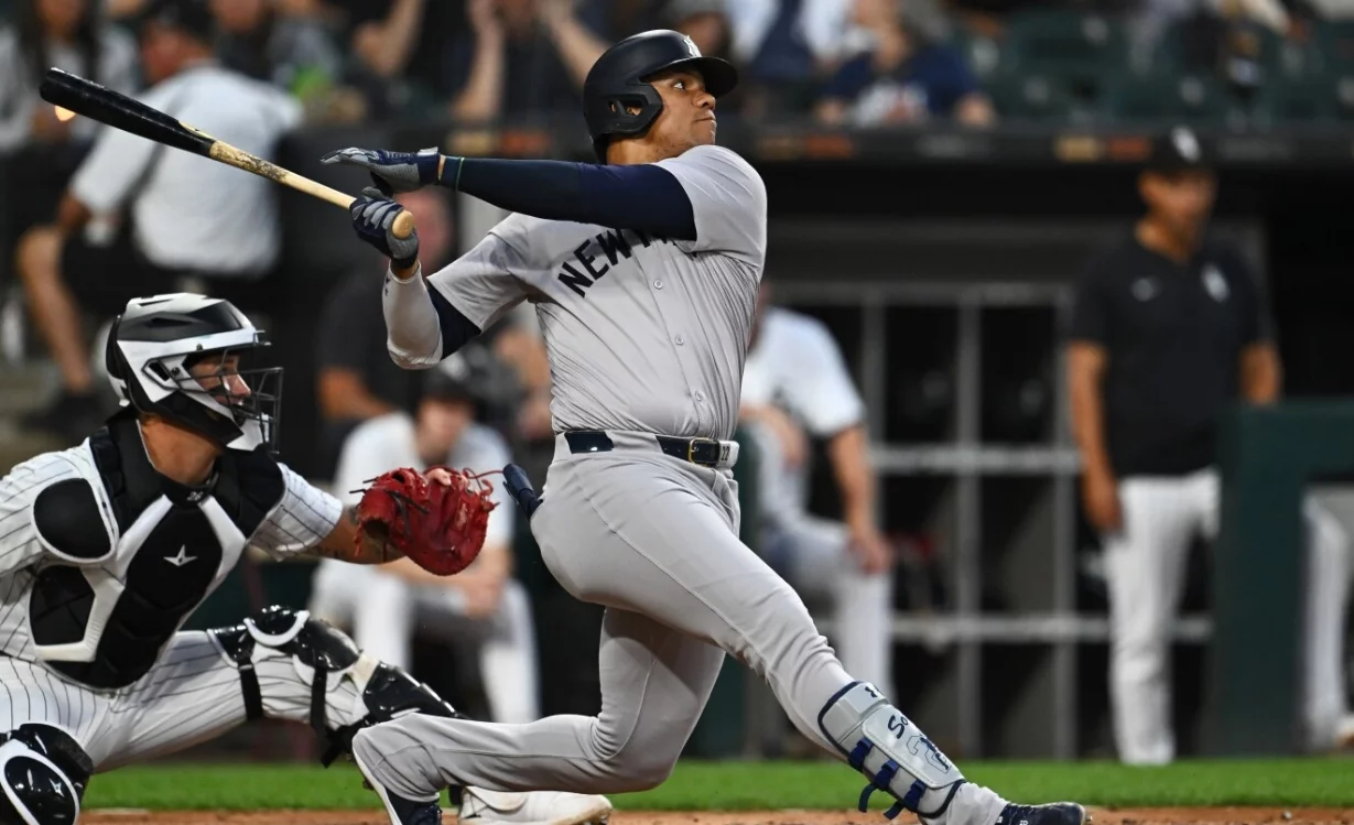 El dominicano Juan Soto es muy elogiado por su gran desempeño con los Yanquis este año.  AP