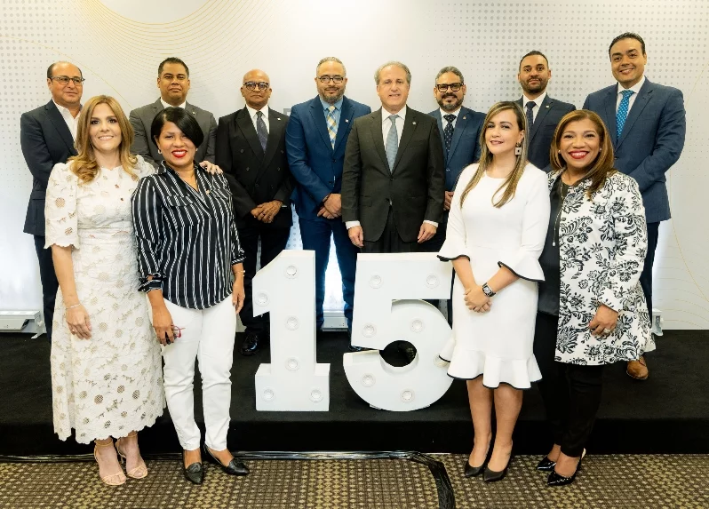 Colaboradores con 15 años de labor.