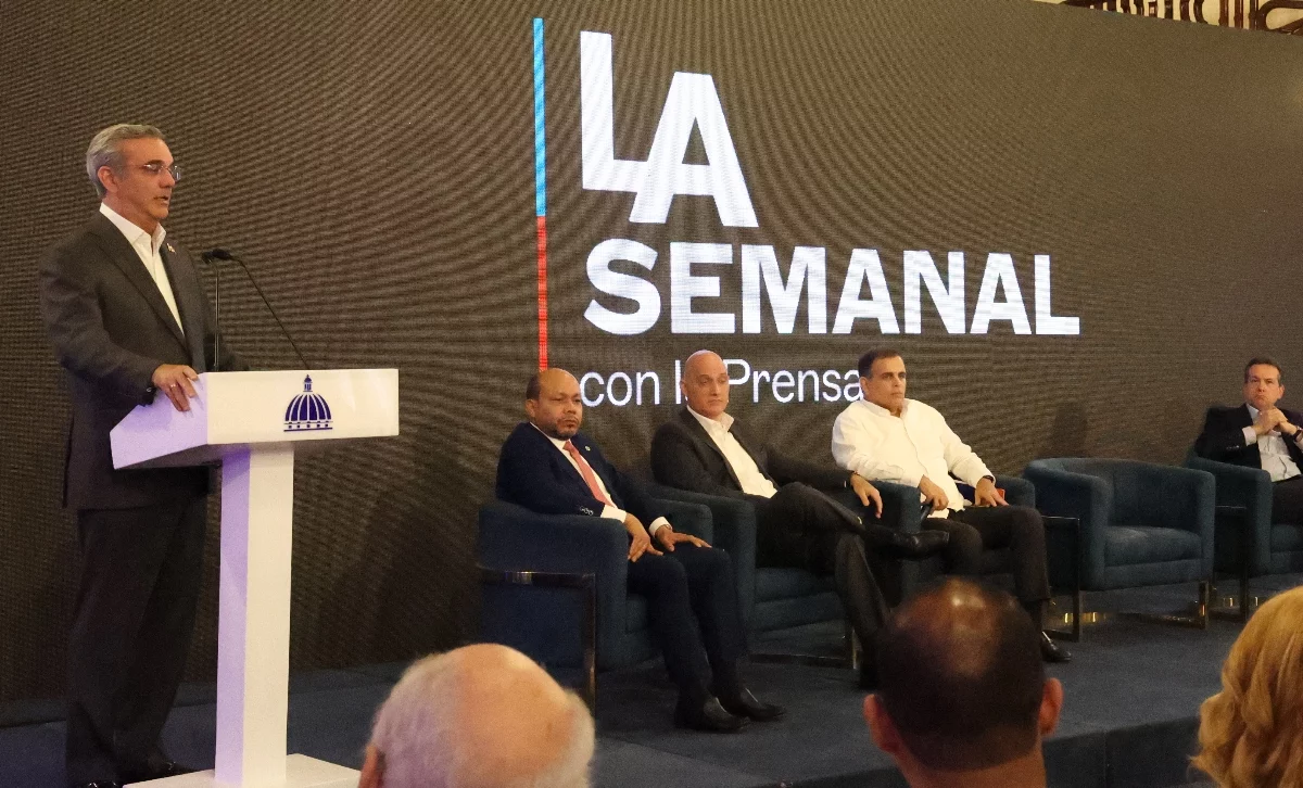El equipo económico acompañó al presidente Luis Abinader.  José Francisco