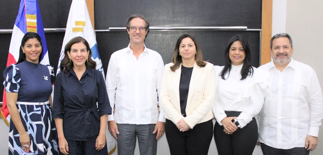 Michell Rojas, Theresa Sullivan, Paulo Alves, Ana Santelises, Alicia Abreu y Ángel Elmúdesi.
