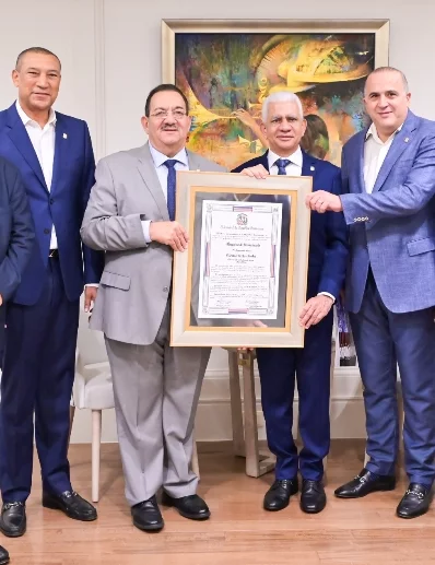 Los senadores salientes  organizaron el reconocimiento.