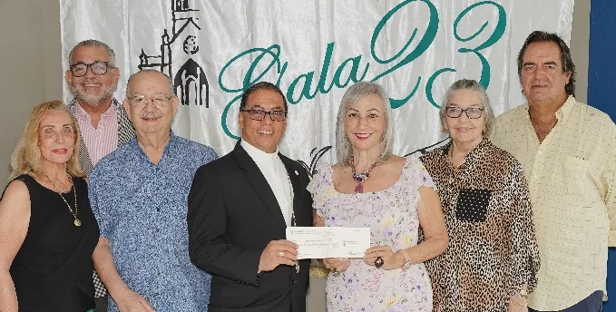 Myriam Rodríguez ,  Wilfredo Mallen, César Iván Feris, ,monseñor Santiago Rodríguez, Myra Hazim , Luisa Piña y Rogerio Alba.