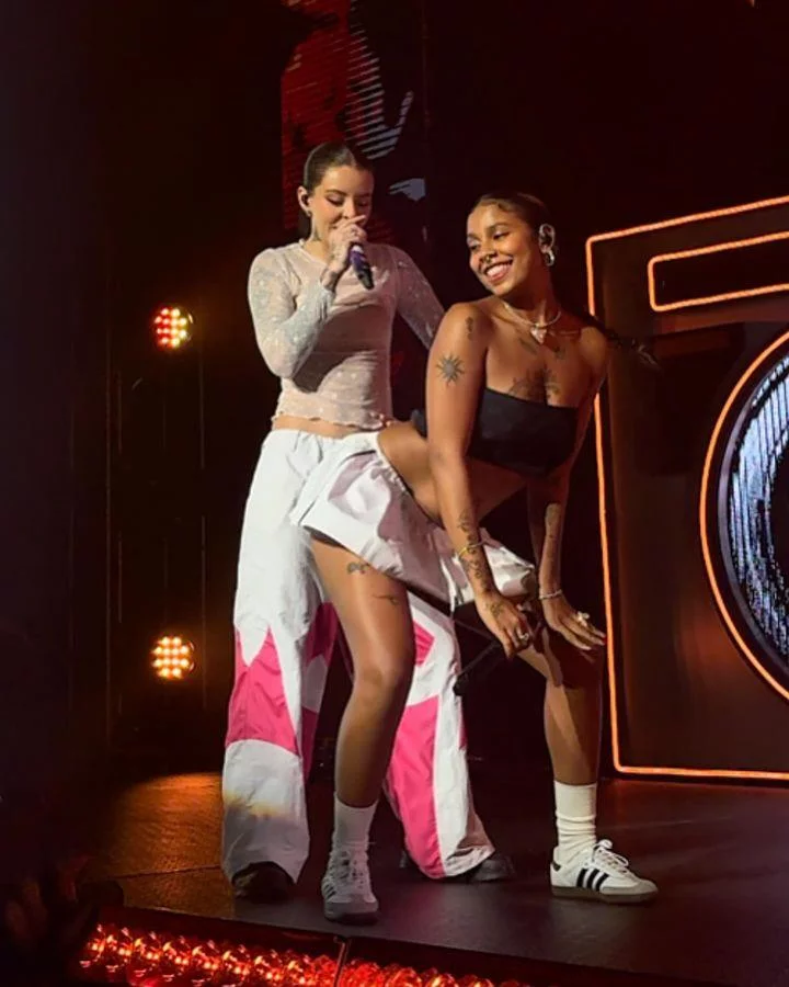 Tokischa y Young Miko bailando