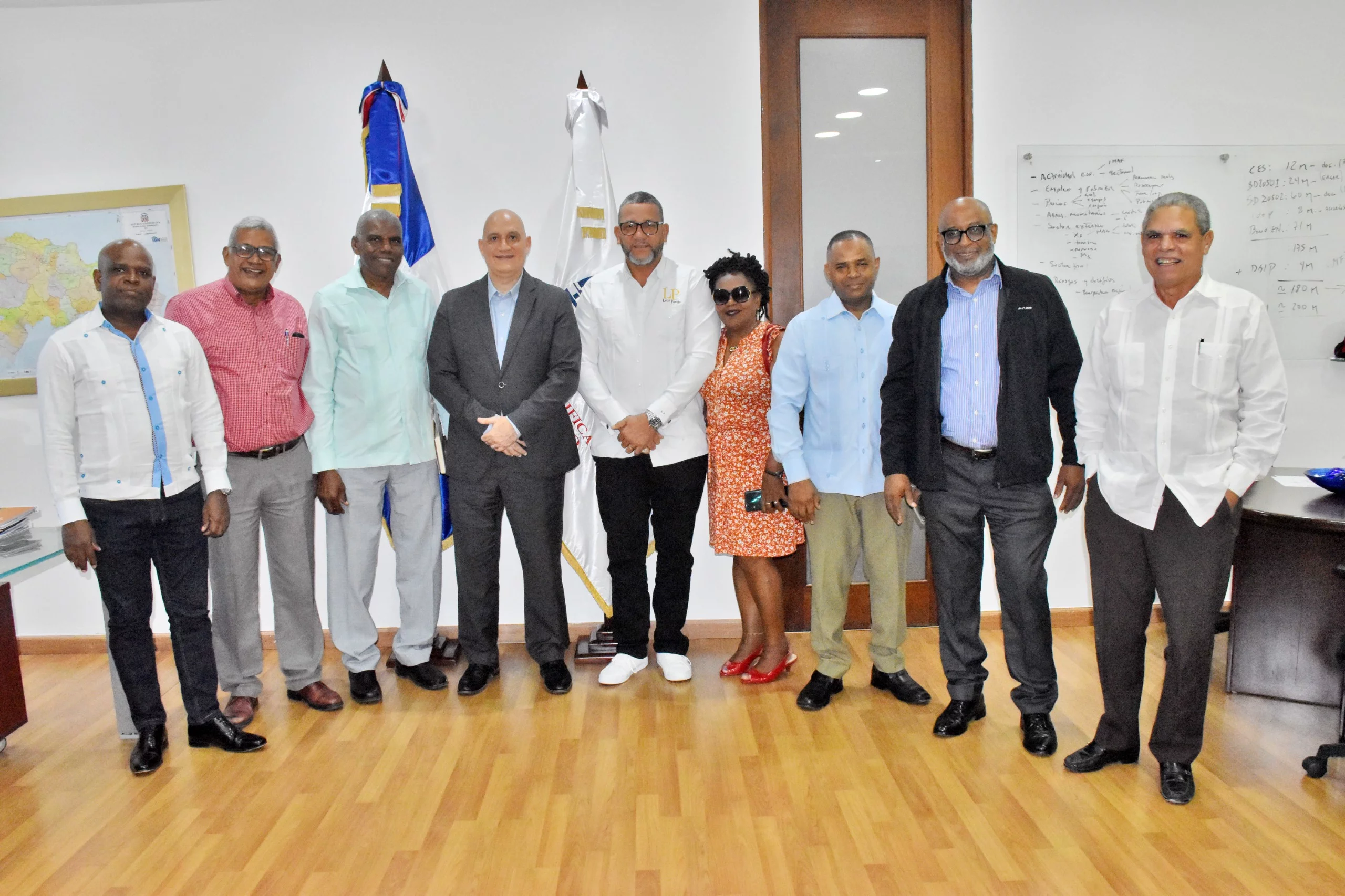 Líderes de Villa Altagracia exigen construcción de obras