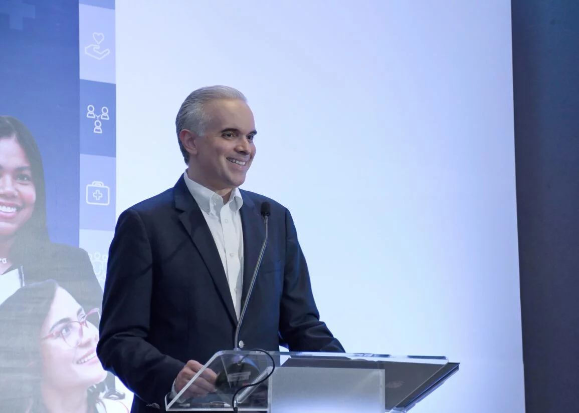 De Camps asume el Minerd con el compromiso de fortalecer calidad educativa